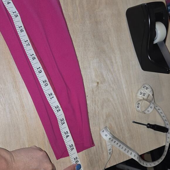 PELOTON Move Mission Tulip Hem Legging sz M hot pink - Picture 6 of 6